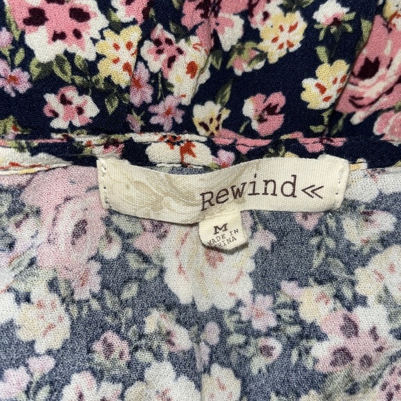 REWIND floral v neck cinch blouse in women’s medium with cuff sleeves - Picture 8 of 9